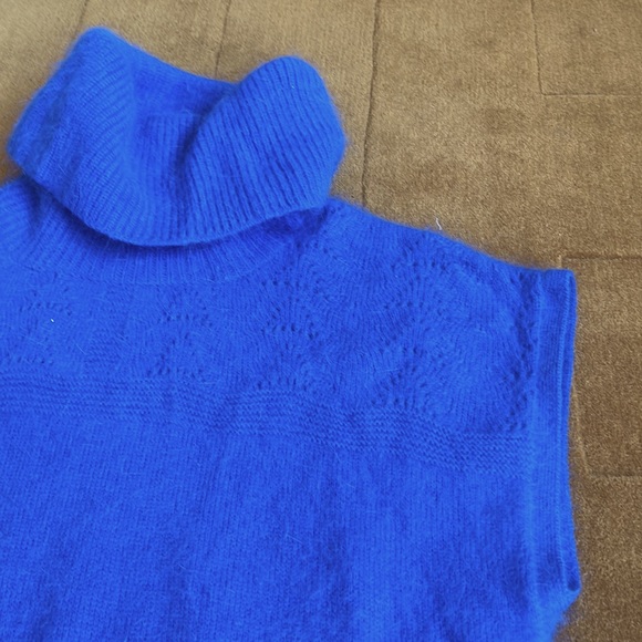 iCB New York, piercing blue angora rabbit turtleneck sweater w/ cut off sleeves - Picture 5 of 8